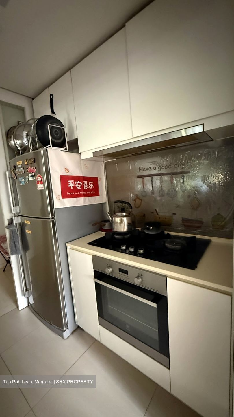Sky Vue (D20), Condominium #575385111